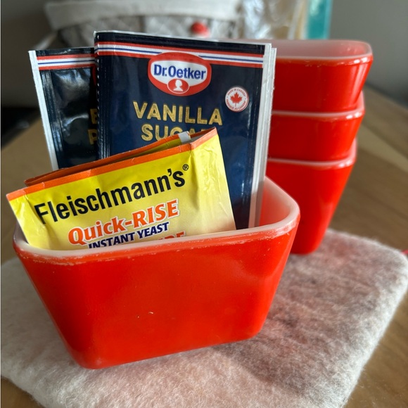 Vintage Pyrex 501 “Fridgies” (4) - Picture 2 of 13